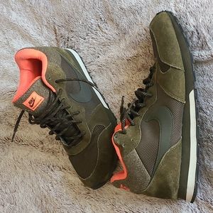 NIKE HI TOP SNEAKERS